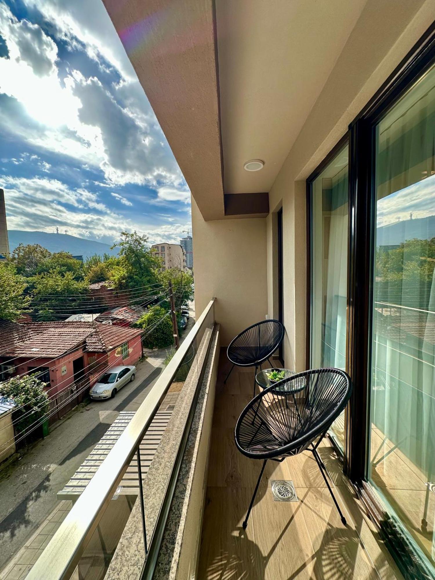 Downtown Riverside Apartments Skopje Ngoại thất bức ảnh