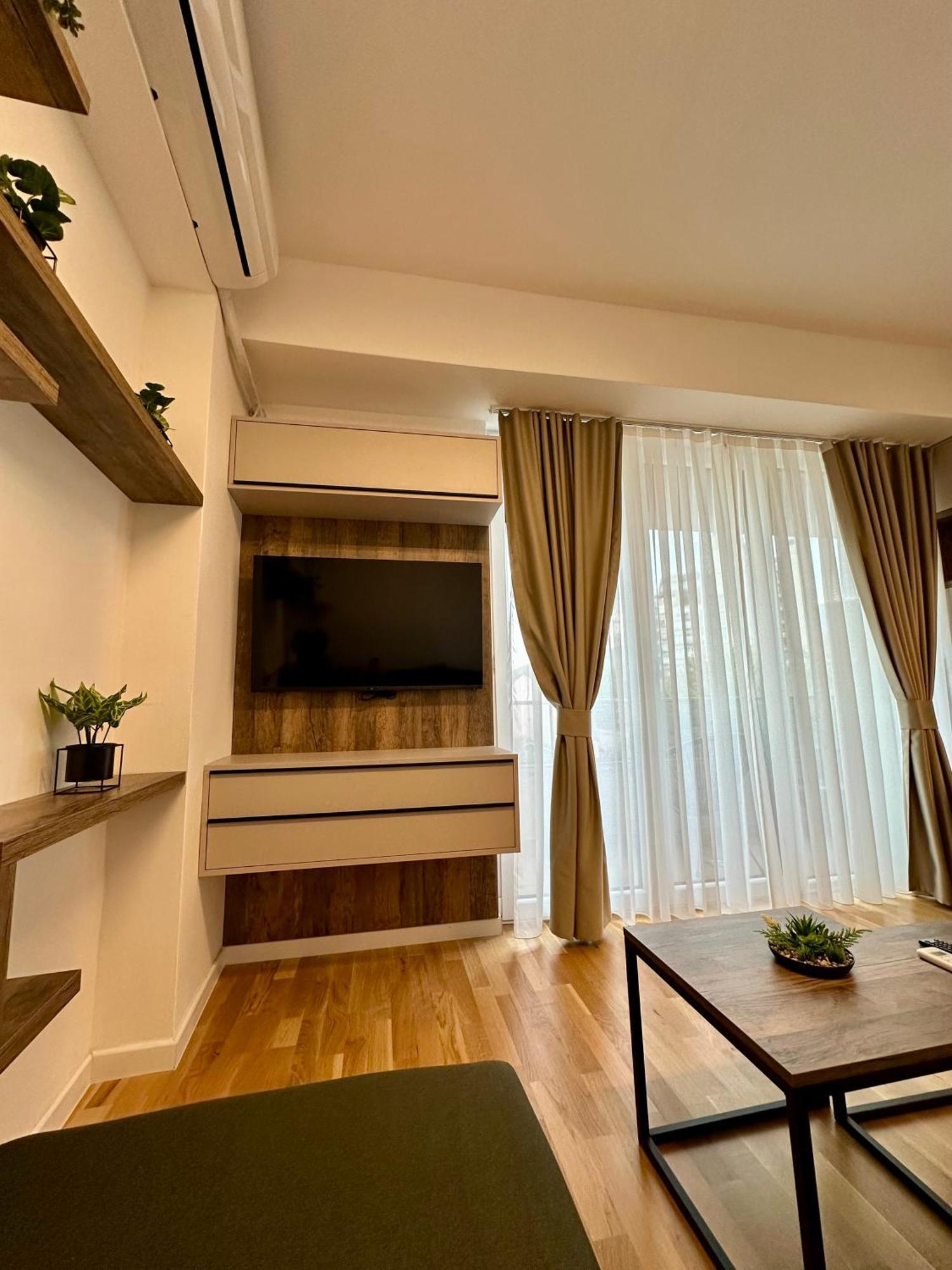 Downtown Riverside Apartments Skopje Ngoại thất bức ảnh