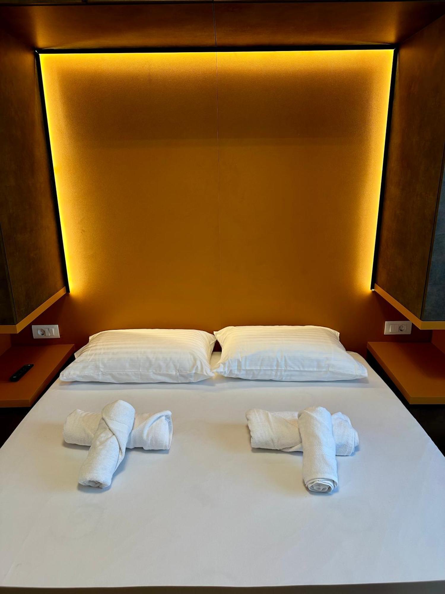 Downtown Riverside Apartments Skopje Ngoại thất bức ảnh