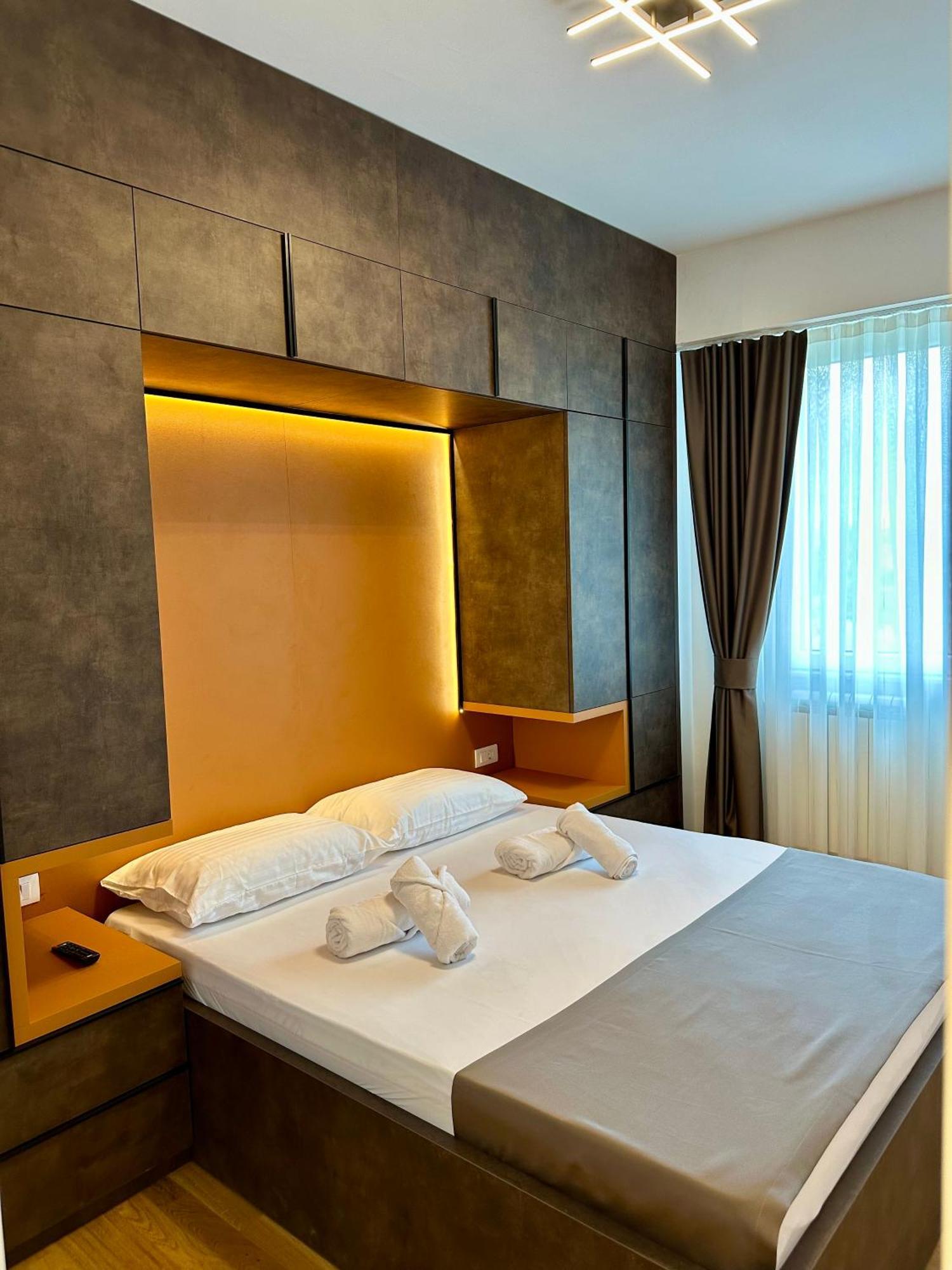 Downtown Riverside Apartments Skopje Ngoại thất bức ảnh