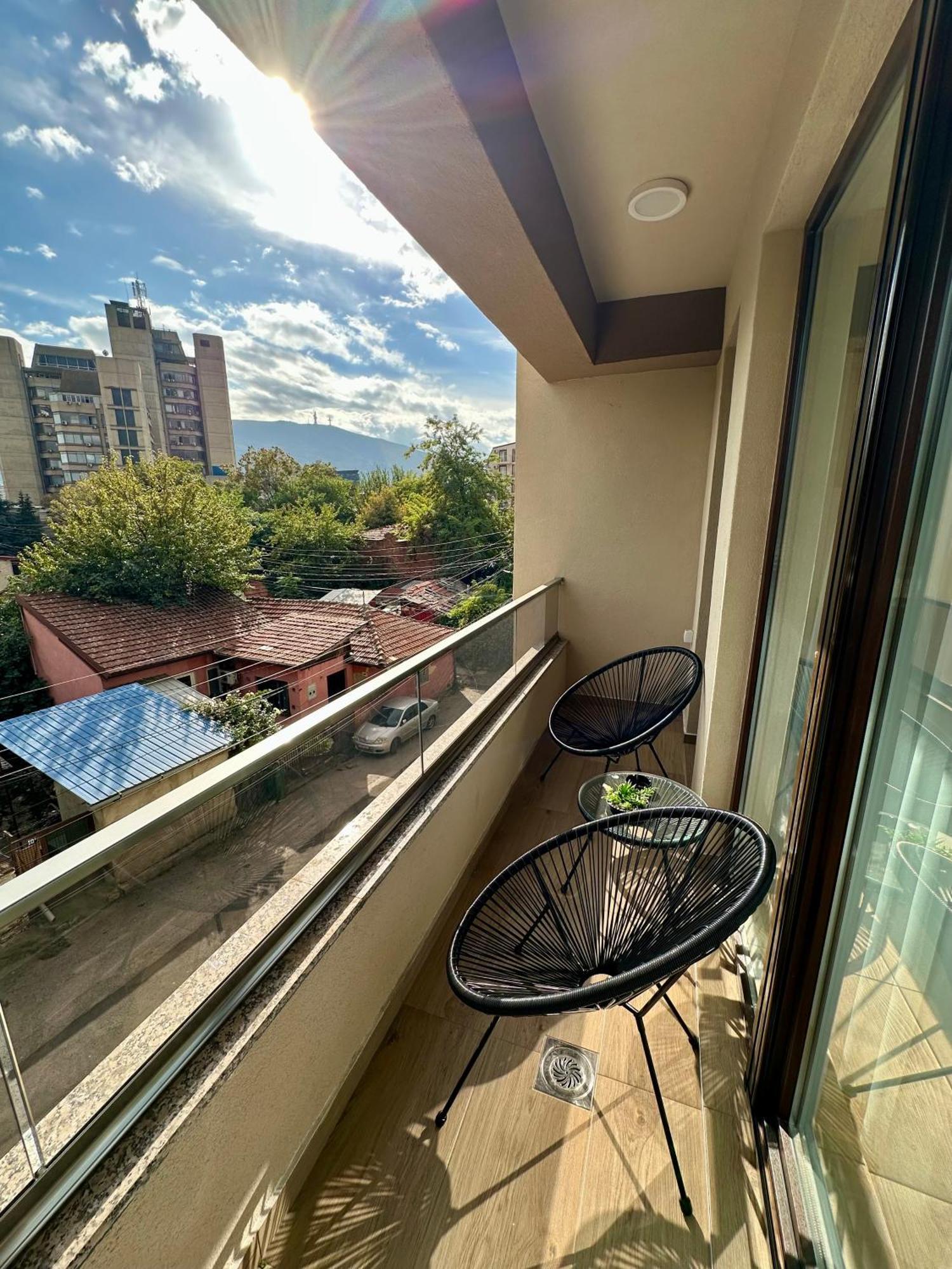 Downtown Riverside Apartments Skopje Ngoại thất bức ảnh