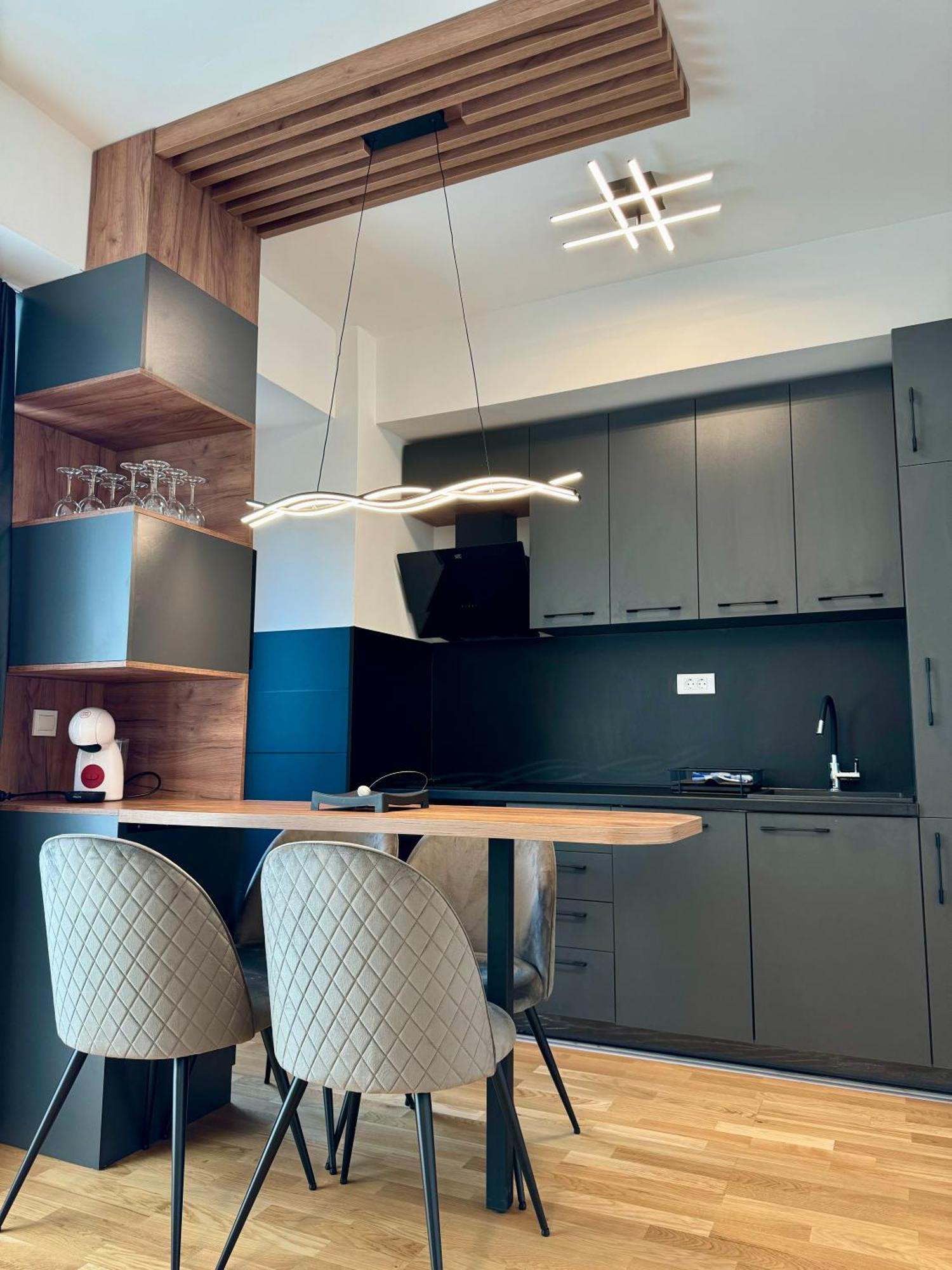 Downtown Riverside Apartments Skopje Ngoại thất bức ảnh