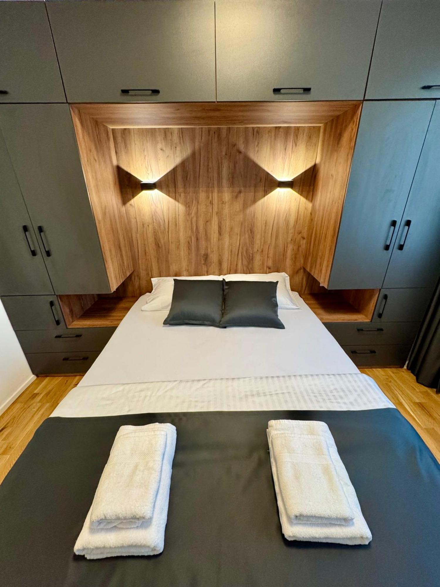 Downtown Riverside Apartments Skopje Ngoại thất bức ảnh
