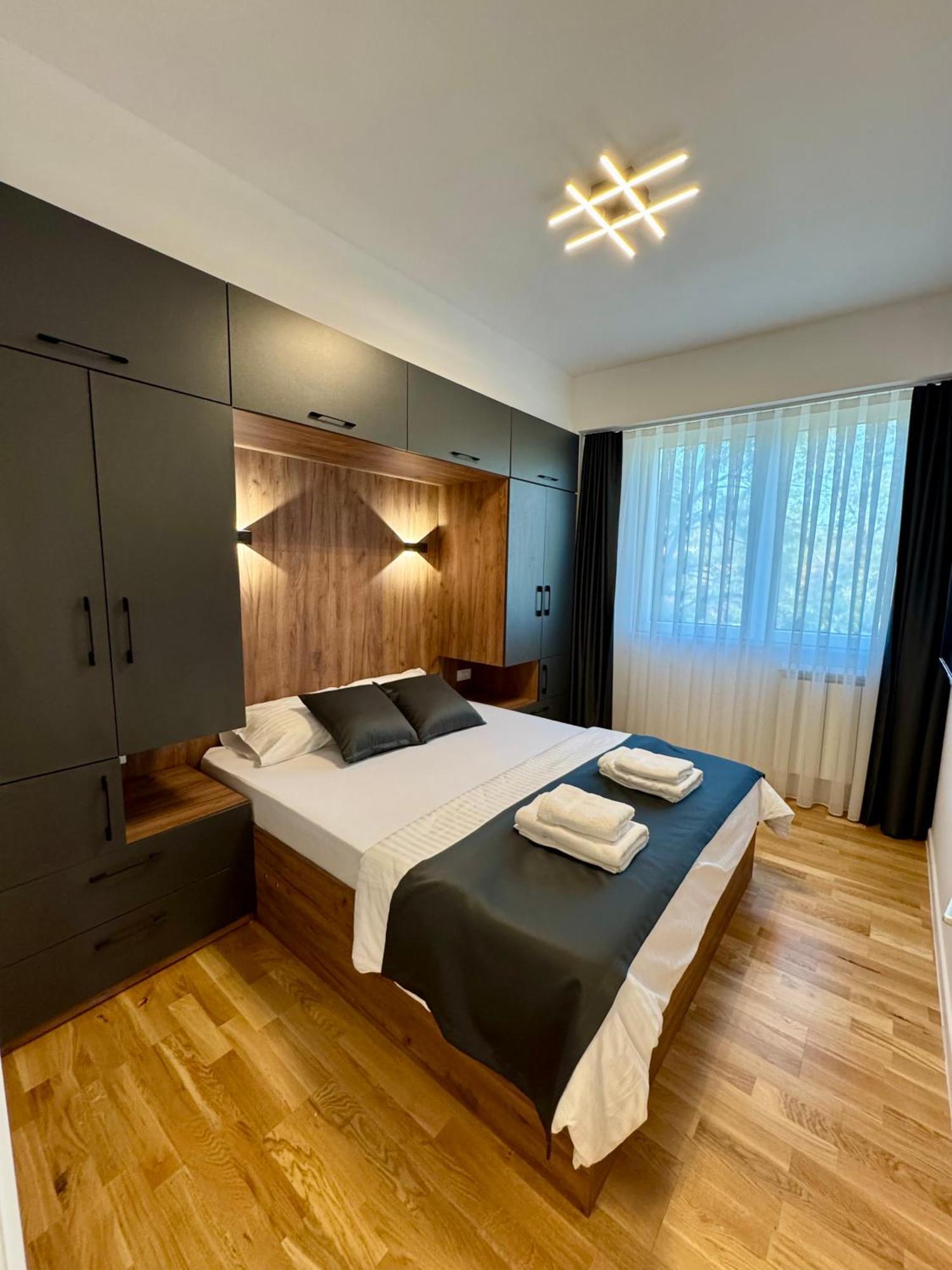 Downtown Riverside Apartments Skopje Ngoại thất bức ảnh