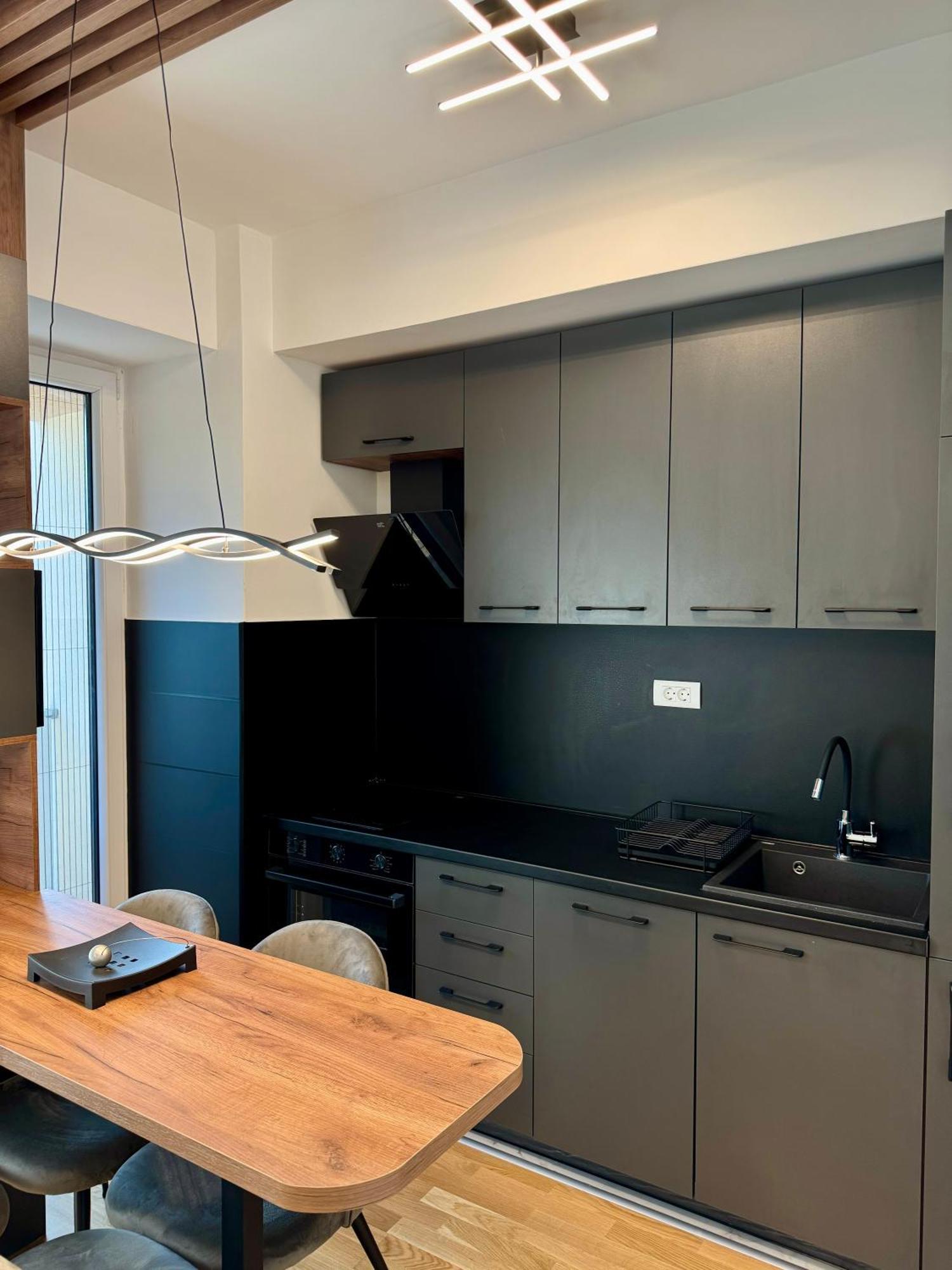 Downtown Riverside Apartments Skopje Ngoại thất bức ảnh