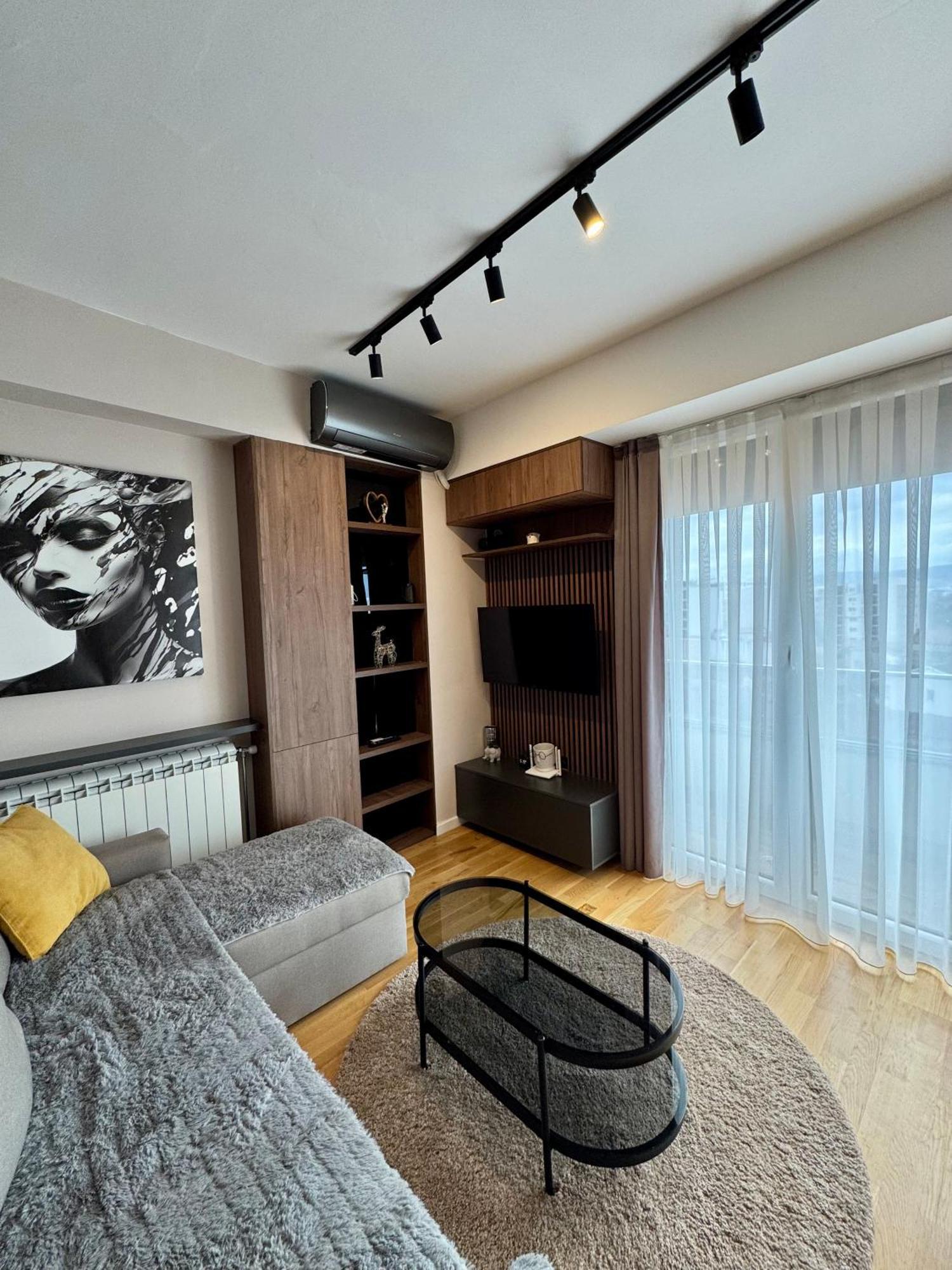 Downtown Riverside Apartments Skopje Ngoại thất bức ảnh