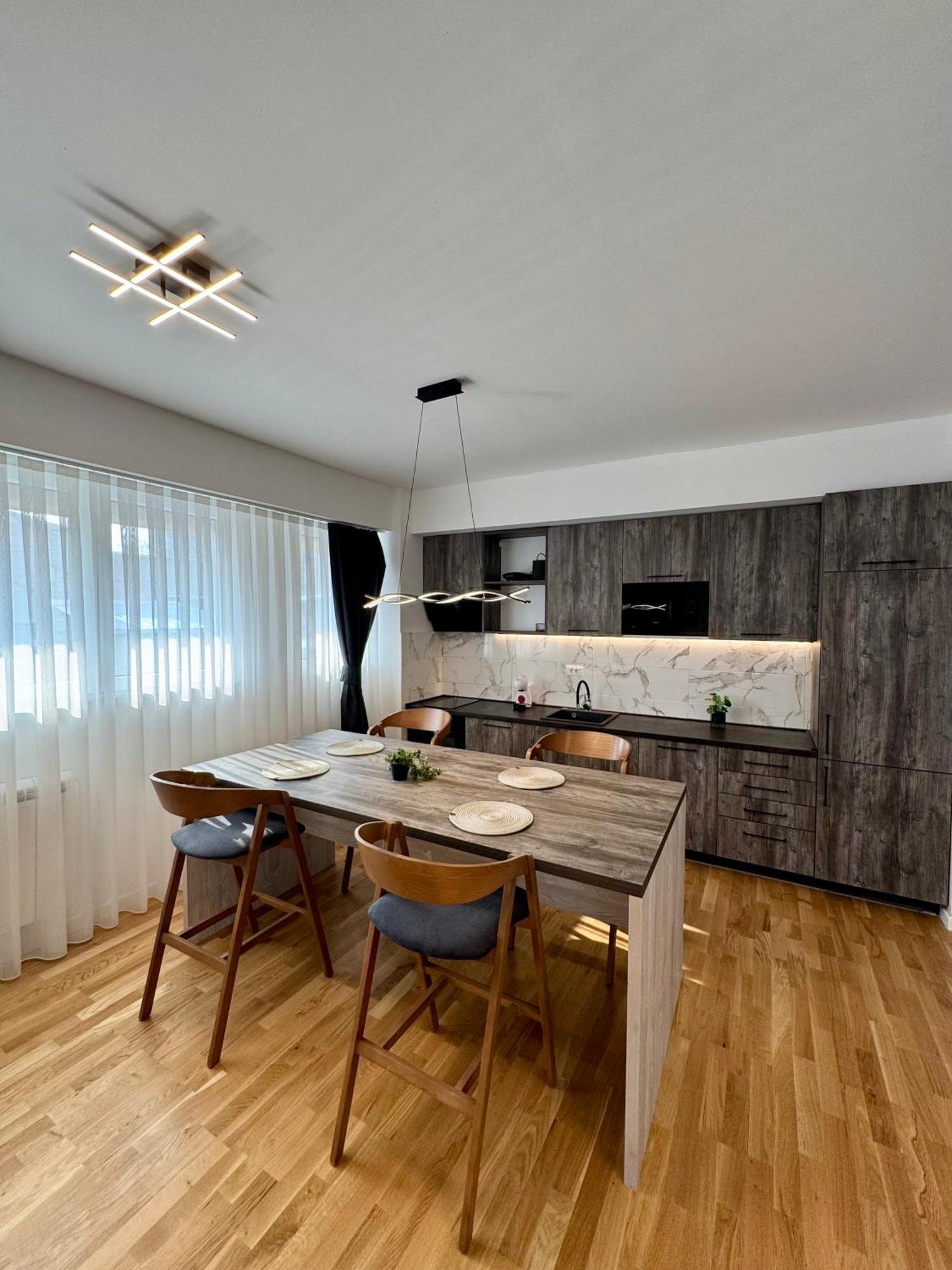Downtown Riverside Apartments Skopje Ngoại thất bức ảnh